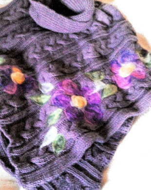 Poncho de culoarea lavandei, impaslit cu flori de lana si matase naturala