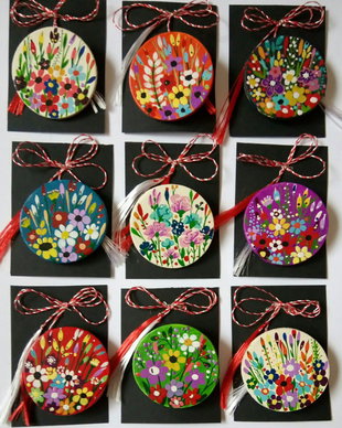 Martisor-brosa pictat cu flori