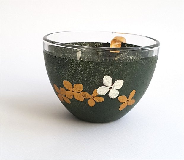 Ceasca de cafea cu flori de liliac