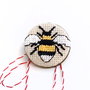 Brosa- martisor cu broderie manuala-albinuta pe panza taraneasca cod M405