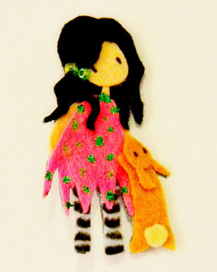 Brosa Martisor - Papusica cu iepuras