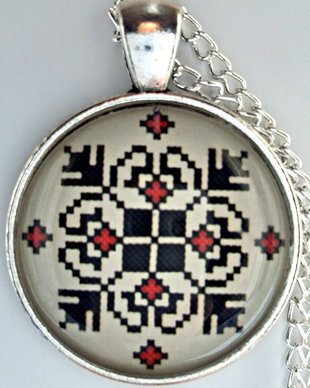 Pandant motive traditionale