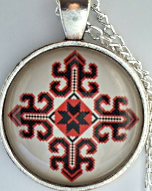Pandant motive traditionale