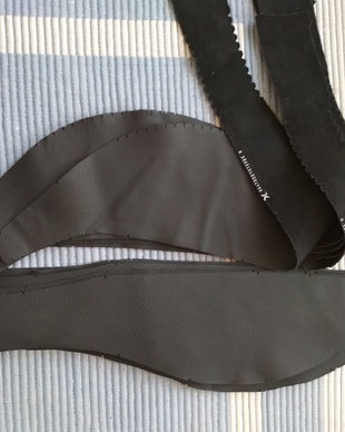 Bucati mari de piele