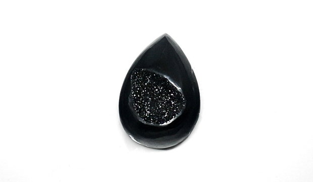 Cabochon Agat negru  cu formatiuni de cristale druzy