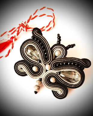 Brosa soutache fluture gri-negru