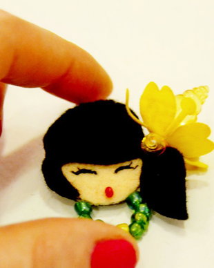 Brosa Martisor - Leila