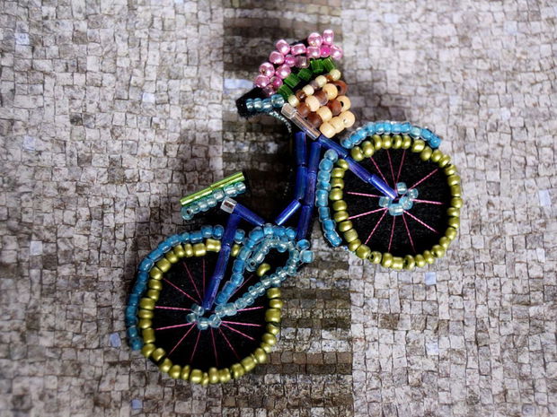 Brosa Martisor - Bicicleta Larisei