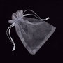 Saculet organza alb cu o usoara tenta lila aprox 7x9 mm