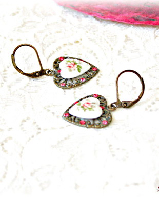 Cercei vintage cu trandafir corai si cristale Swarovski