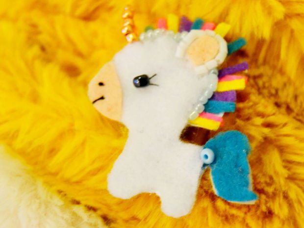 Brosa Martisor - Lovely unicorn with blue tail