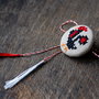 Martisor cu broderie manuala-cocos pe panza taraneasca codMC002