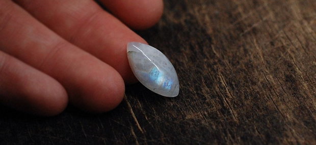 Moonstone marquise flashy - aprox 20 x 10 mm