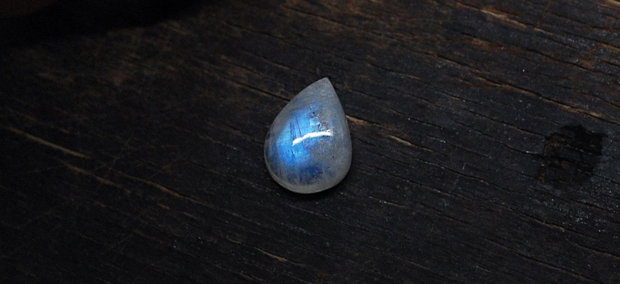 Moonstone albastru - lacrima - aprox aprox 18 x 13 x 7.5 mm