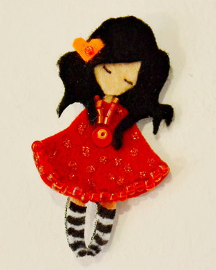 Brosa Martisor - Papusica cu rochita rosie