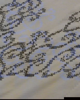 Fata de masa in cruciulite