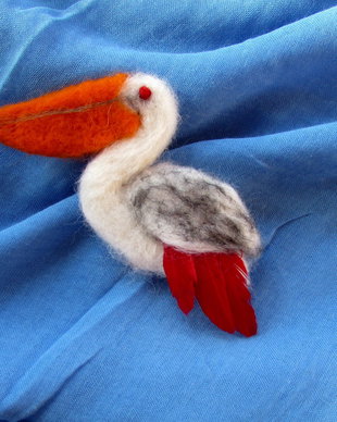 Brosa din lana impaslita`Pelican`