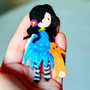 Brosa Martisor - Papusica cu iepuras