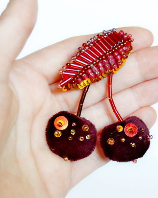 Brosa Martisor - Cirese de catifea