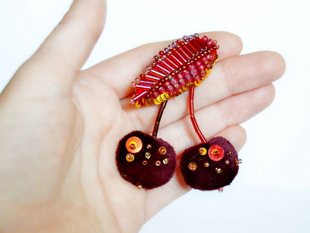Brosa Martisor - Cirese de catifea