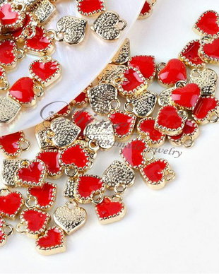 Charm inima rosie, 8x7.5x2.5mm