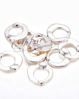 Distantier argintiu,  20.5x20.5x3mm