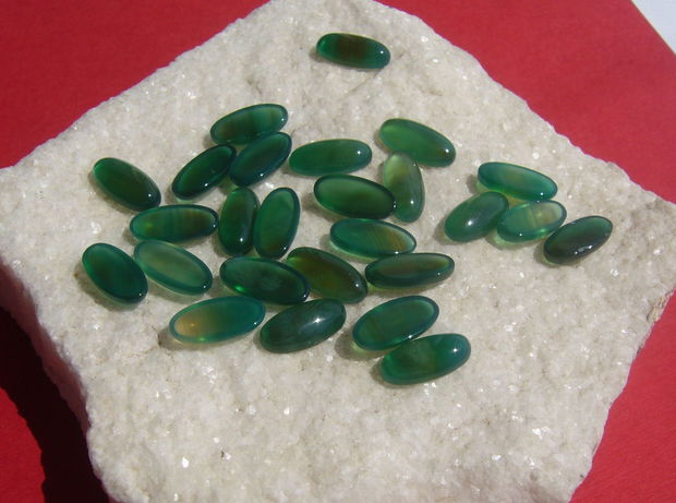 (2 bucatji) Cabochon oval din agata verde  aprox 4x7x14 mm