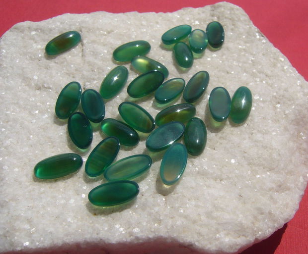 (2 bucatji) Cabochon oval din agata verde  aprox 4x7x14 mm