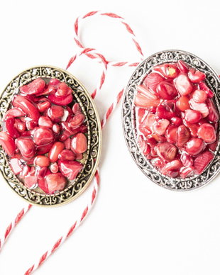 Brosa - martisor coral rosu