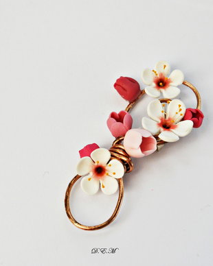 Brosa martisor flori de cires