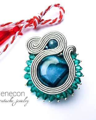 Brosa soutache gri cu agat