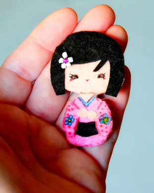 Brosa Martisor - Papusica Mei-Lien