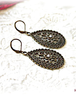 Cercei lungi dantelati cu cristale Swarovski