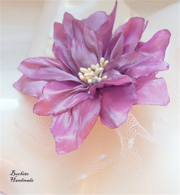 Brosa lila/Accesoriu par/Flori textile