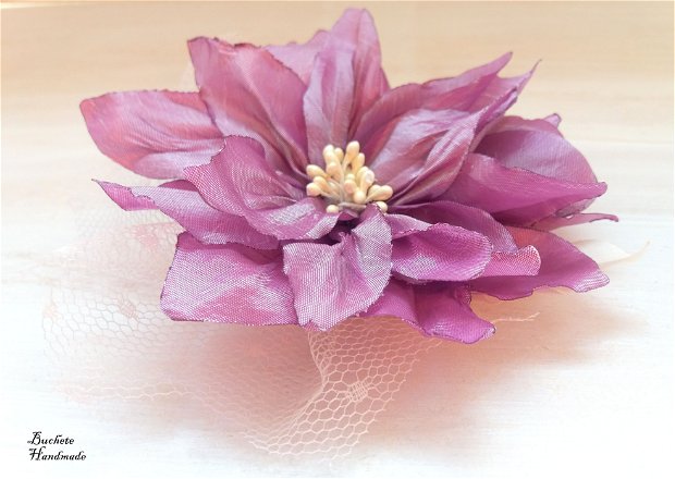 Brosa lila/Accesoriu par/Flori textile