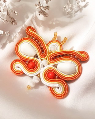 Brosa soutache fluture alb-galben-portocaliu