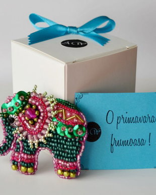 Brosa Martisor - Elefantul Plimbaret
