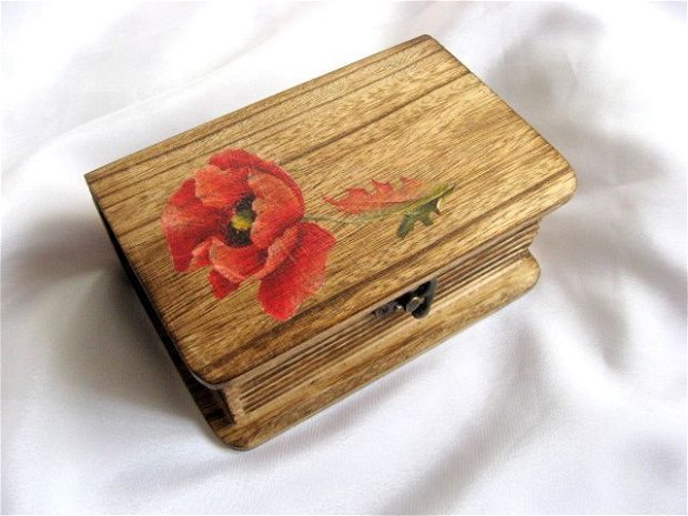 Cutie din lemn in forma de carte -15 x 10 x 6 cm