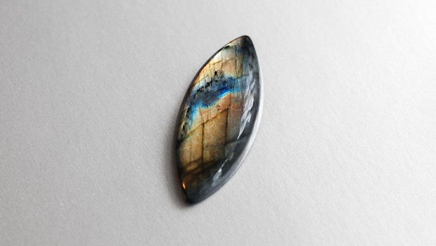 Cabochon Labradorit Marquise - spectrolit masiv