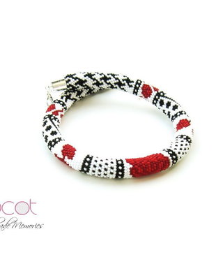 Colier crosetat cu margele de nisip - Ethnic Roses