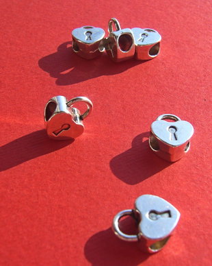 Lacat - inimioara margica tip Pandora aprox 6x10x14 mm