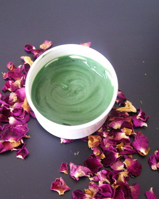MASCA  AYURVEDICA CU ARGILA , CEAI VERDE SI ALOE VERA remineralizanta