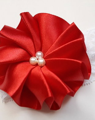 Bentita cu floare rosie din satin
