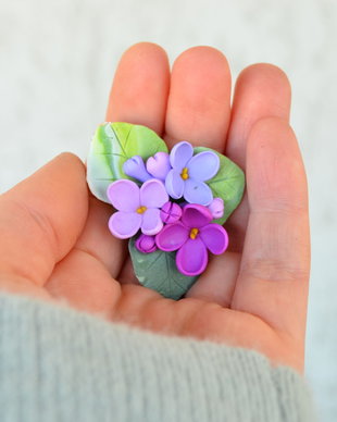Liliacul mov- Brosa martisor