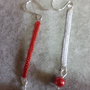Cecei din sarma gilt ata de matase si perle din sticla/cercei martisor - alb si rosu