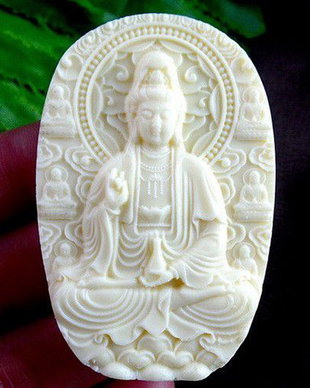 K0007 - Pandantiv, compozit tridacna, Guanyin, ideograma fook, 58x38x7mm