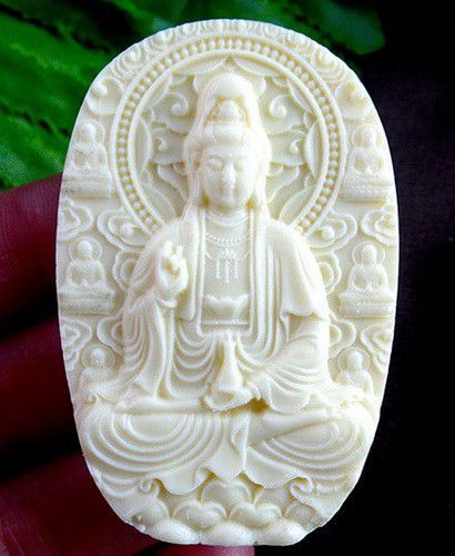 K0007 - Pandantiv, compozit tridacna, Guanyin, ideograma fook, 58x38x7mm
