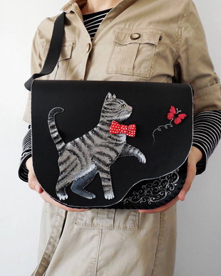 Geanta "Crossbody" handmade unicat- Chasing red butterflies