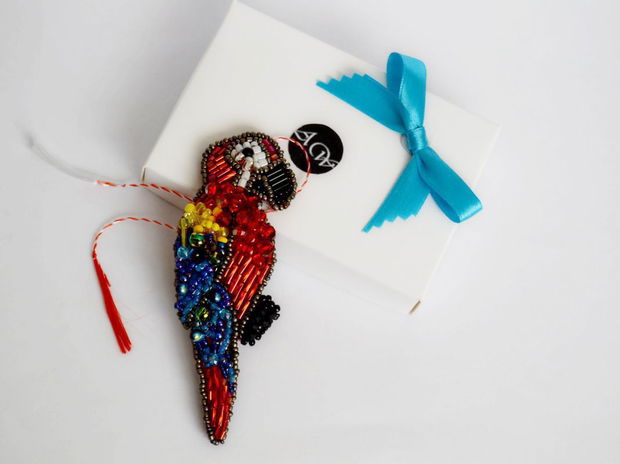 Brosa Martisor - Papagal multicolor