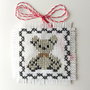 Martisor brodat in stil traditional ursulet